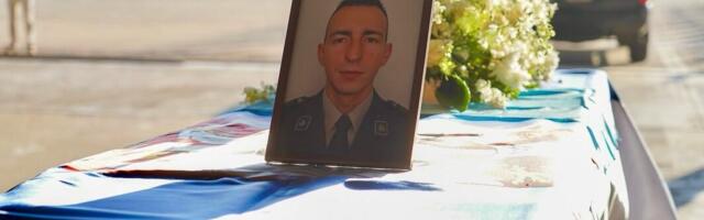 "Zar ovako da mi dođeš kući, jedino moje" Telo srpskog vojnika poginulog u Libanu ispraćeno za Srbiju: Reči supruge kidaju dušu