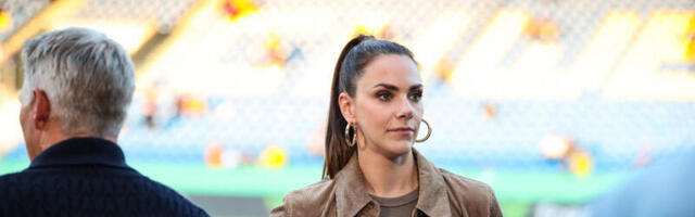 OVO SU SVI ČEKALI: OGLASILA SE ŽENA ZA KOJU SE VERUJE DA JE RASTURILA BRAK ANI IVANOVIĆ: U prvom planu trudnički stomak Ester Sedlaček - ljudi u transu! (FOTO)