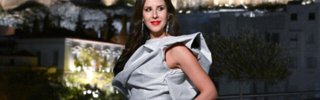 Posle srebrne haljine TAMARA VUČIĆ u izdanju poput članova kraljevske porodice, a tašna je pravi modni hit! (GALERIJA)