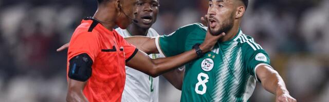 Hvatao igrača za vrat tokom meča, izabran za najboljeg sudiju, sad izbačen s turnira zbog najbizarnije greške