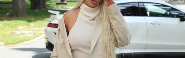 DARO, SVAKA TI ČAST: Ova žena izgleda ko milion dolara, sve oči uprte u USKU MAJICU BEZ BRUSA, prava bomba