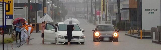 Stiže Džangmi! Jaka tropska oluja samo što nije pogodila Japan, otkazani letovi, stiglo upozorenje na visoke talase