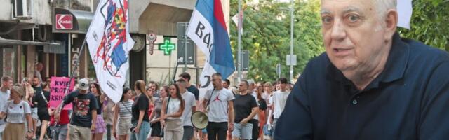 Blokaderi i njihova elita ponovo vređaju građane: "Vi ste seljačine i funkcionalno ste nepismeni!" (FOTO)