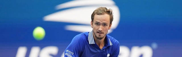 Medvedev poklone ne odbija: Ukrao je Ožeu drugi set i protutnjao u treće grend slem finale u karijeri