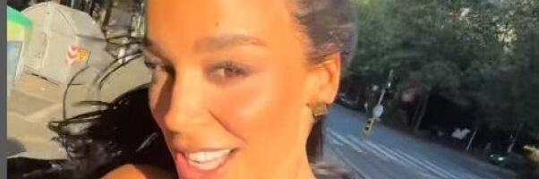 PEVAČICA PONOSNO POKAZALA CELULIT! Edita se razbaškarila na plaži, SNIMCI BEZ FILTERA RASPLAMSAVAJU MAŠTU! (VIDEO)