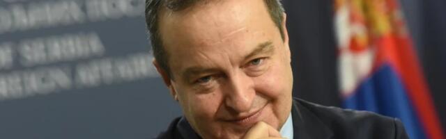 KAO JAJE JAJETU! Ivica Dačić je jednom prilikom podelio emotivnu sliku sa majkom, usijale se mreže od komentara o njihovoj sličnosti!