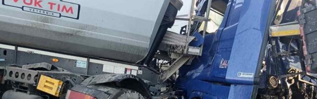 Uklete krivine kod Bogatića: Dve jezive nezgode za dva sata - Nakon jezivog sudara šlepera, žena sletela u ambis (FOTO)