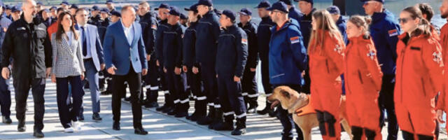 Цивилна заштита града показала способност на копну и на води