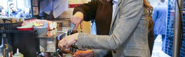 "Kako je moguće da ne zna tako nešto o mužu?" Kamere zabeležile neobičan trenutak Kejt Midlton i princa Vilijama