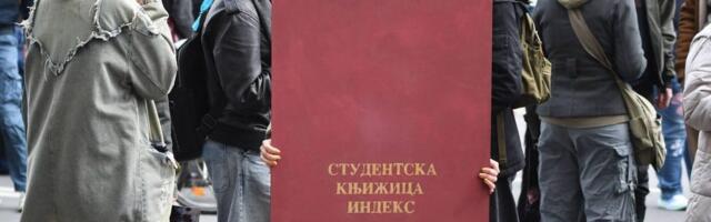 Studenti Akademije umetnosti u Novom Sadu protestuju ispred Galerije koju im je vlast oduzela: „Prostor moramo da napustimo do 25. aprila“