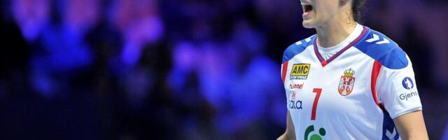 Srbija je u Staroj Pazovi imala posebnu podršku! Andrea Lekić uz fudbalerke poručila za Sportal: Privilegija je gledati naše sportistkinje! /VIDEO/