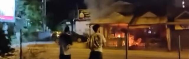 Drama: Gost se potukao, pa zapalio lokal (VIDEO)