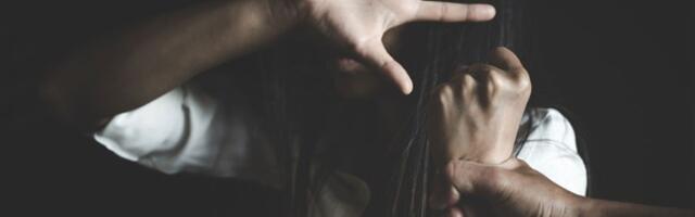 Brutalno pretukao suprugu, završila u bolnici