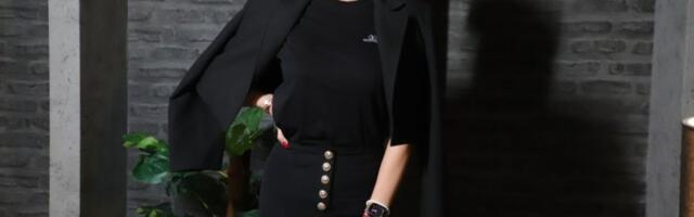 KAĆA GORI NA SUNCU! Katarina Grujić pokazala nauljano telo od MILION DOLARA dok uživa pored bazena! (FOTO)