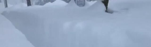 KIŠA, OLUJNI VETAR I SNEG PARALISALI ITALIJU Popaljeni alarmi u 11 regiona