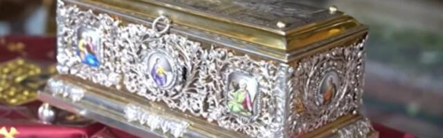 Ogromno interesovanje vernika: Svetinja ostaje duže u Hramu Svetog Save