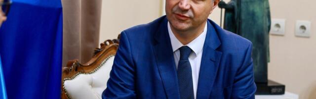 Sjajne vesti za porodice u Nišu! Gradonačelnik Pavlović potvrdio da i ove godine roditeljima osnovaca po 20.000 dinara pomoći!