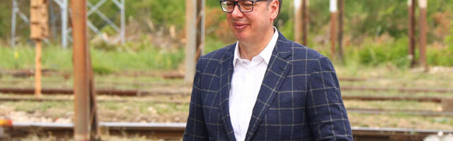 UŽIVO VUČIĆ OBILAZI NOVI ŽELEZNIČKI DISPEČERSKI CENTAR: Predsednik stigao u Makiš (FOTO)