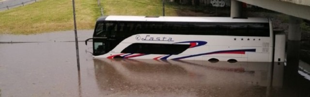 Kad padne kiša u Vesićgradu, tonemo sve dublje