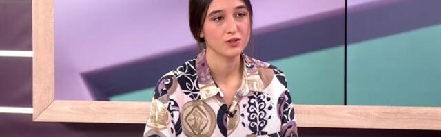 Kolege je sačekale uz aplauz: Studentkinja Filozofskog puštena na slobodu (VIDEO)