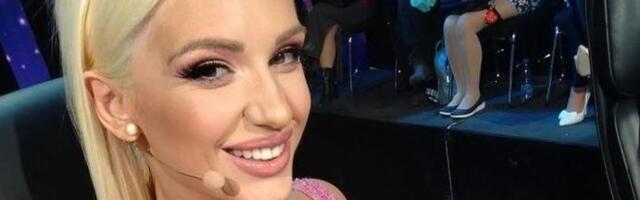 Bez ovoga nema Nove godine! Glumica sprema omiljeno jelo svih Srba za praznike, praznična idila u punom jeku