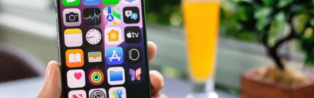 Telefon star 15 godina postao viralni hit: Ajfon 4 ponovo vlada internetom - trik je u 1 stvari