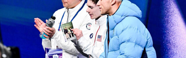 Prizor koji tera suze na oči: Roditelji mu stradali u jezivoj nesreći, na OI se pojavio sa njihovom slikom