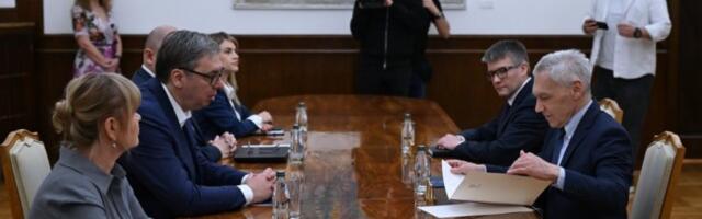 VUČIĆ PREDAO BOCAN-HARČENKU PISMO ZA PUTINA! Predsednik čestitao Dan pobede! (FOTO)