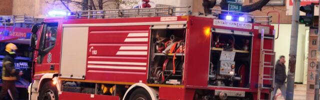 Drama u Novom Sadu: Gori automobil, vatrogasci se bore sa vatrenom stihijom
