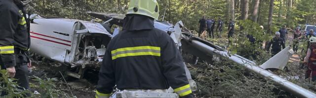 Austrija: Dve osobe poginule u padu malog aviona