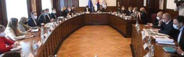 (FOTO) VUČIĆ I BRNABIĆ NA VAŽNOM SASTANKU SA PREDSTAVNICIMA ZDRAVSTVENIH INSTITUCIJA