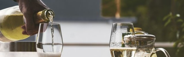 Diplomatija Rusije i Francuske na nogama zbog "zabranjenog šampanjca": Traži se rešenje