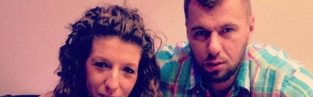 (FOTO) Skandalozna osveta: Janjuševa žena ne gubi vreme, uhvaćena u prisnoj pozi sa drugim muškarcem?!