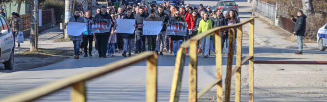 Svrljižani na protestu šetali za studente, pozvali vlast da popravi most ka Staroj planini
