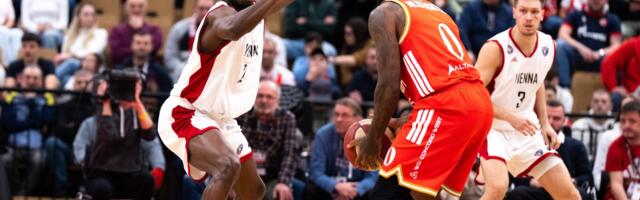 Foto-ubod: Igraču Beča protiv Zvezde na dresu stoji pogrešno prezime (FOTO)