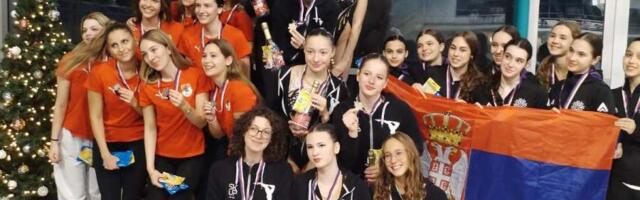 Još jedan uspeh KSP Novi Beograd! Bravo za srpske sinhrone plivačice: Osvojile su treće mesto u Pragu!