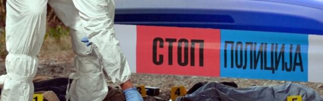 UZNEMIRUJUĆA FOTOGRAFIJA! Ubijeni ''škaljarac'' nepomično leži u lokvi krvi - muškarac u crnom mu je presudio