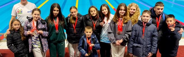 Leskovački plivači osvojili u Skoplju 21 medalju