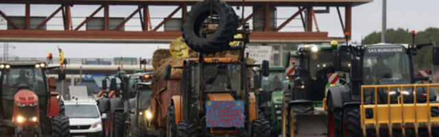 Француски пољопривредници после месец дана прекинули блокаду аутопута А64