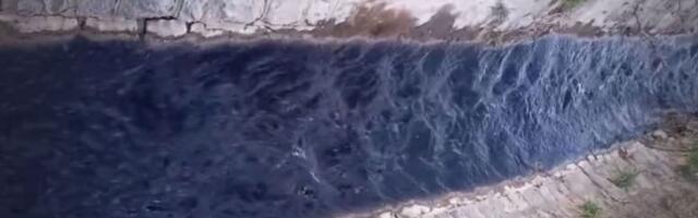 Ekološki alarm: Reka postala modro-crna, nadležni ćute (VIDEO)