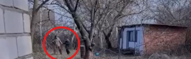(VIDEO) "Baba, marš u pi*ku materinu!" Ukrajinski vojnici potezom zgrozili svet: Šta ovo rade trupe Zelenskog?!