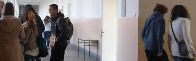 ZVALA SE DOBRILA, VOLELA JE ĐAKE, A ONI SU JOJ DOŠLI GLAVE! Uznemirujuća objava profesora engleskog jezika u Gimnaziji u Kovačici!"Navijali su do poslednjeg atoma njene snage"!