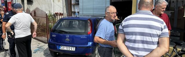 Vozač opela izgubio kontrolu nad vozilom - zakucao se u izlog radnje u centru grada