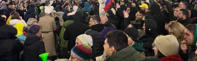 Niški studenti stigli u Kragujevac sa Ustavom, dočekani kao heroji