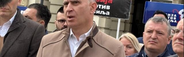 "Kolika je ironija da o dijalogu pričaju oni čiji jurišni odredi lome vilice, razbijaju glave i gaze Novosađane"