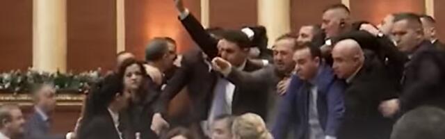 (VIDEO) Kakav snimak! Šiptari pokazali da su stasali za EU: Pogledajte prave evropske vrednosti u parlamentu Albanije