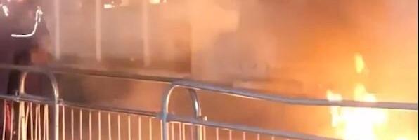 NE SMIRUJE SE HAOS U TIRANI: Demonstranti bacili Molotovljeve koktele na zgradu vlade, eskalirali sukobi s policijom! TRAŽE OSTAVKU RAME! (VIDEO, FOTO)