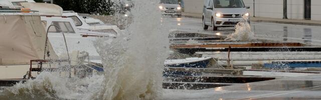 Obustavljena potraga za muškarcem kog su odvukli talasi u Dubrovniku: "Dao sam sve od sebe, ali bojim se da.."