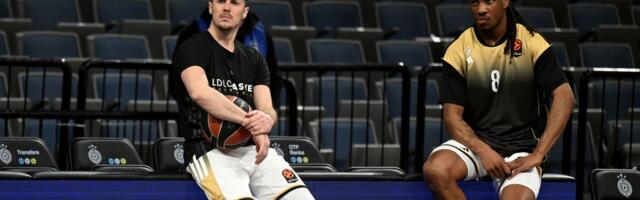 Košarkaši Asvela dočekani zvižducima po izlasku na teren u Areni