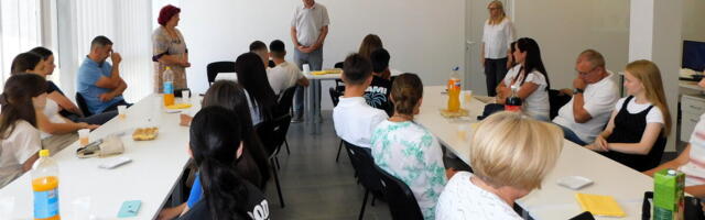DIPLOME ZA USPEŠNE OSNOVCE I SREDNJOŠKOLCE: Regionalni centar za talente u Loznici